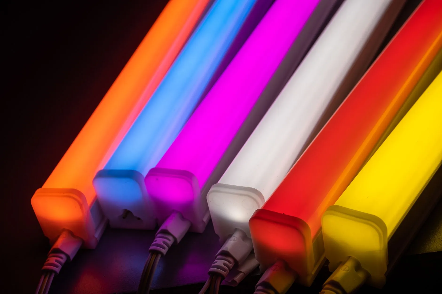 工业照明领域LED投光灯与LED路灯能效对比方案